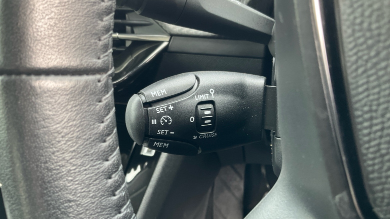 Peugeot 208 1.2 PureTech 100 Allure 5dr Petrol Hatchback